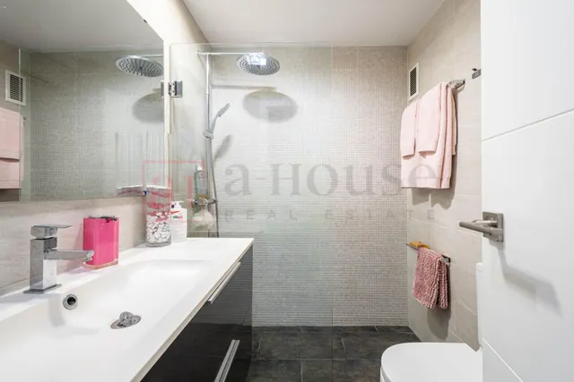 Piso listo para entrar a vivir con piscina comunitaria en la maternitat i sant ramón — 23