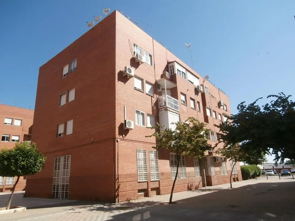 Venta de Vivienda en Los Rosales, Huelva. Activo Sin Posesión / Alquilado, No se Puede Visitar.