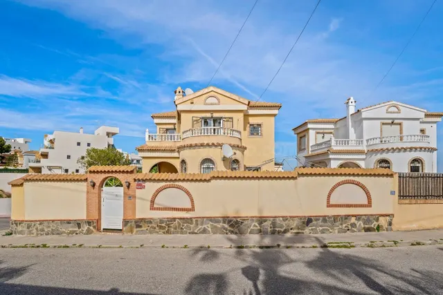 CHALET DE 3 DORMITORIOS 1 BAÑO EN ORIHUELA COSTA (MONTE ZENI - foto 4