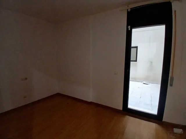 Amplio Piso con 3 habitaciones en Av. Catalunya — 13
