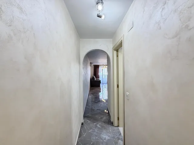 Apartamento reformado con vistas al mar con garaje incluido. 2 dorm. 1 baño. con superficie de 65 m2. playa a 100 metros. — 7