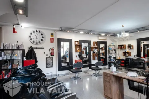 Se traspasa Peluquería en pleno funcionamiento