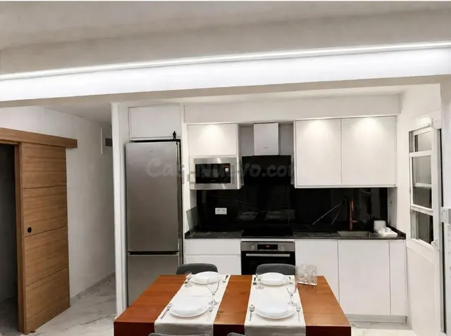 ALQUILER DE VIVIENDA DE 4 DORMITORIOS RECIEN REFORMADA ZONA  - foto 2