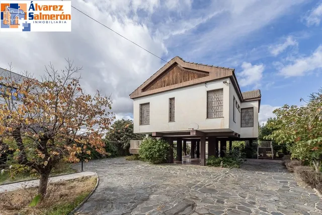Gran casa con parcela y piscina en Cájar — 29