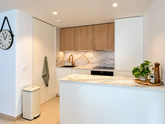 Exclusivo piso de obra nueva en torreblanca del sol, Fuengirola, con terraza, piscina y garaje — 12
