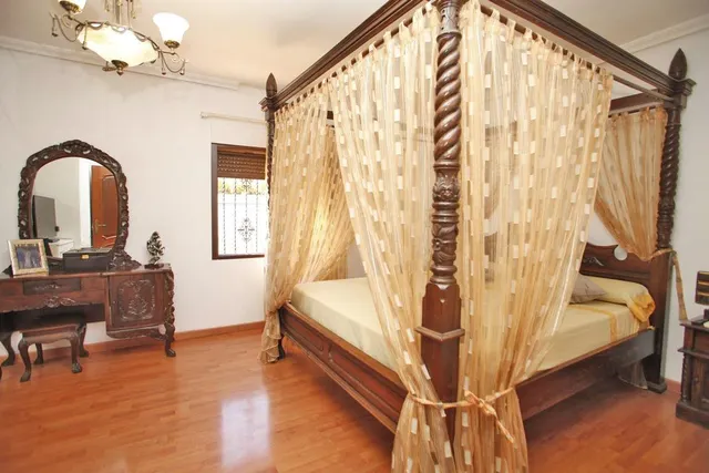 CHALET INDEPENDIENTE CON PISCINA EN LOS ÁNGELES — 17