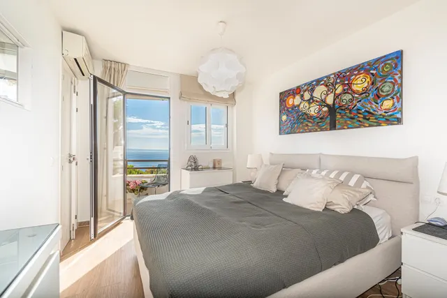 Piso reformado con vistas al mar en Illetas, acceso directo a la playa y piscina comunitaria — 12