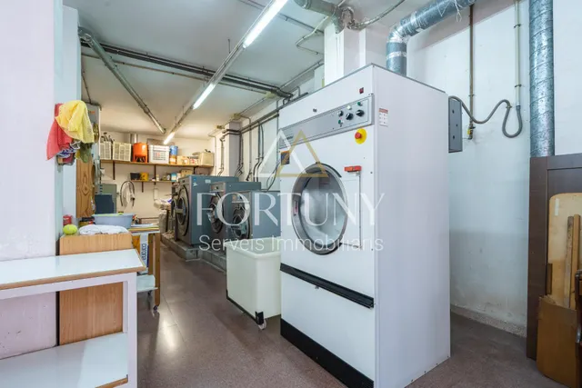 Local comercial 198m² en venta - Mestral — 19