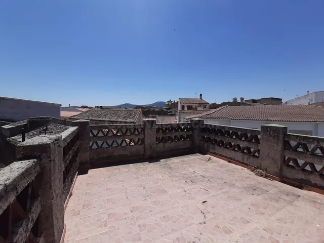 Gran casa con patio y pozo en Valdefuentes - foto 5