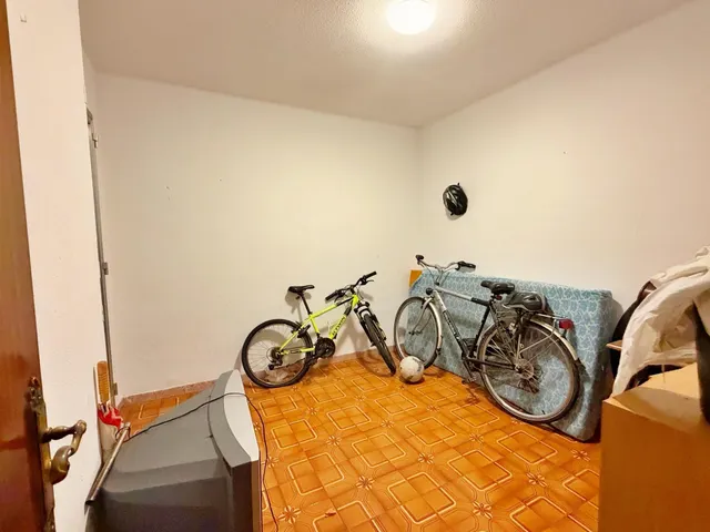 Piso de 4 habitaciones con ascensor en la calle Sant Blai, cerca de la universidad — 32