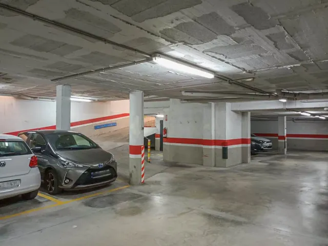 Plaza de parking en venta para coche pequeño, motocicletas o remolque - ECONOMICO — 5