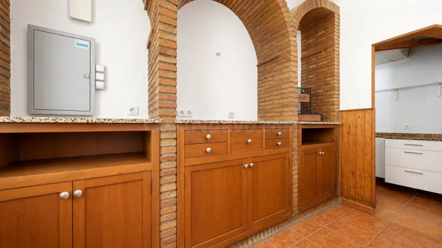 Local Comercial en Almedina - Oportunidad para Emprendedores - foto 3