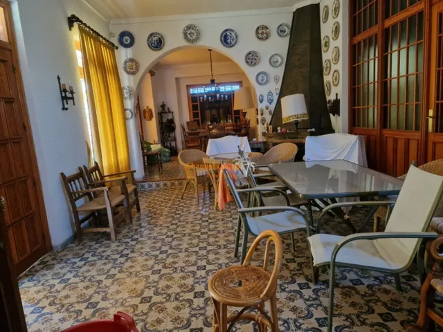SE VENDE CHALET EN ELCHE — 18