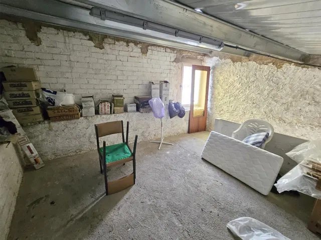 Se vende casa en casco antiguo de Oropesa, detrás del ayuntamiento. Casa con fachada a 3 calles — 39