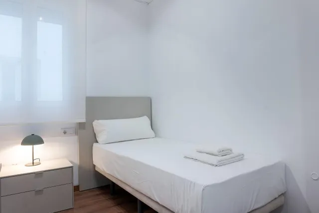 Exclusivo piso de 130 m2 y 4 dormitorios junto al Ayuntamiento de Valencia — 32