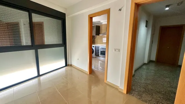 Piso exterior de 3 dormitorios y 2 baños con garaje y trastero en Avenida Buenos Aires. — 28