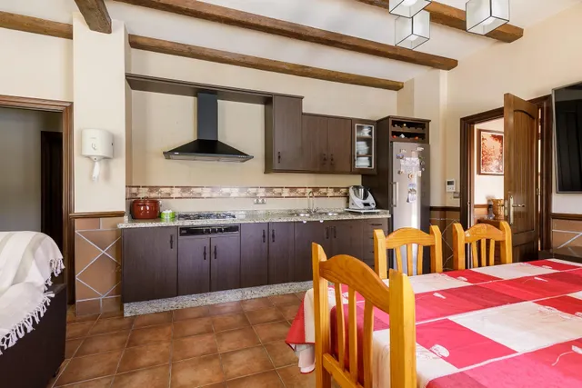 Casa con terreno ubicada en plena naturaleza, a tan solo 2km de Montefrio. — 35