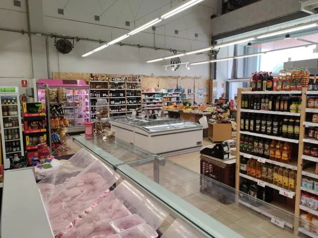 Oportunidad de Traspaso: Supermercado en Sant Jaume dels Domenys — 2