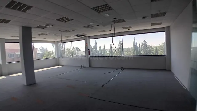EDIFICIO DE OFICINAS EN VENTA C/ NAVALUENGA,1. LAS ROZAS. — 4