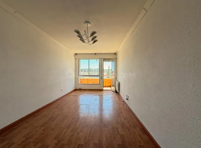 Piso luminoso de 94 m2 con amplia terraza y vistas despejada - foto 3