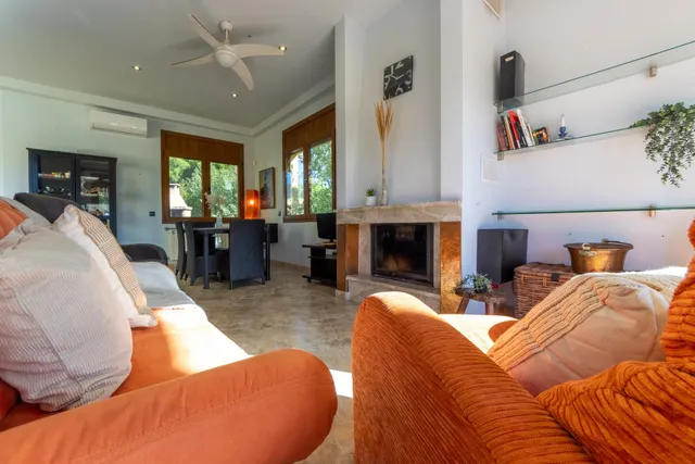 Espectacular Chalet en Mont-Roig del Camp con Piscina y Amplio Jardín — 10
