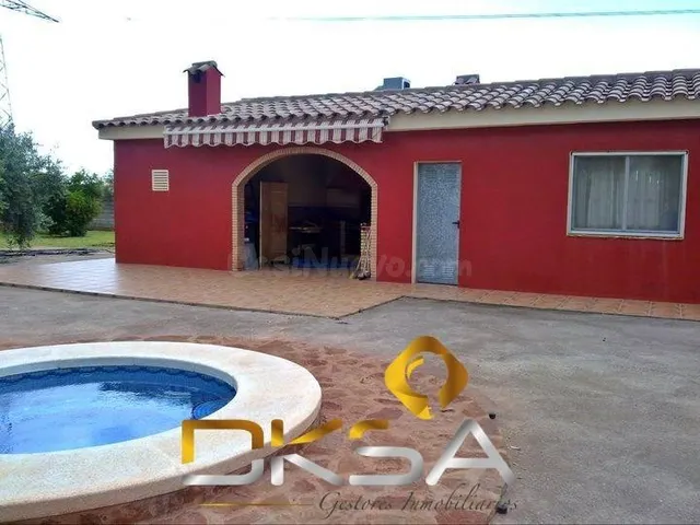 A la venta amplio chalet en Senda de los Pescadores, Vila-re