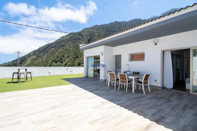 Chalet independiente en venta — 34