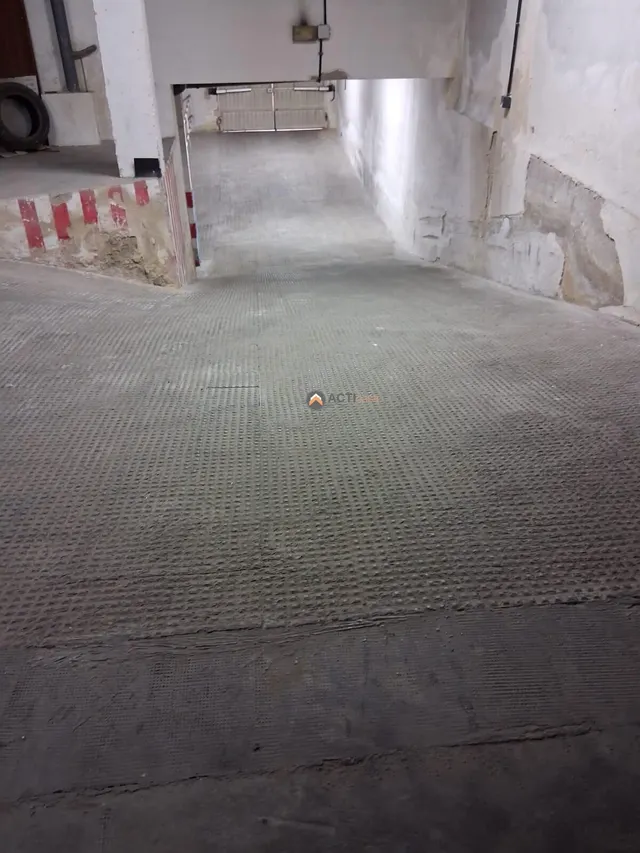 Plaza de garaje en san blas — 7
