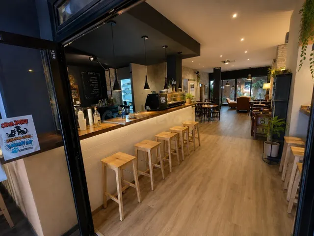 Bar-Cafetería en traspaso en Benimaclet. Licencia definitiva - foto 2