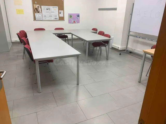 LOCAL COMERCIAL EN UNA DE LAS PRINCIPALES CALLES DE AGUILAS - foto 3
