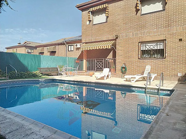 Esta casa no trata sólo de metros cuadrados.... ¡ ES EL GRAN ESCENARIO DE TU VIDA ! — 8