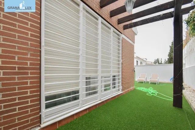 Unifamiliar pareada en rebites, con patio, solárium y garaje — 38