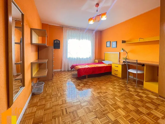 Amplia y luminosa vivienda en calle Jerez — 5