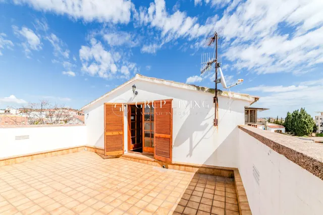 ELEGANTE CASA ESQUINERA DE ESTILO INGLÉS CON VISTAS AL MAR — 28