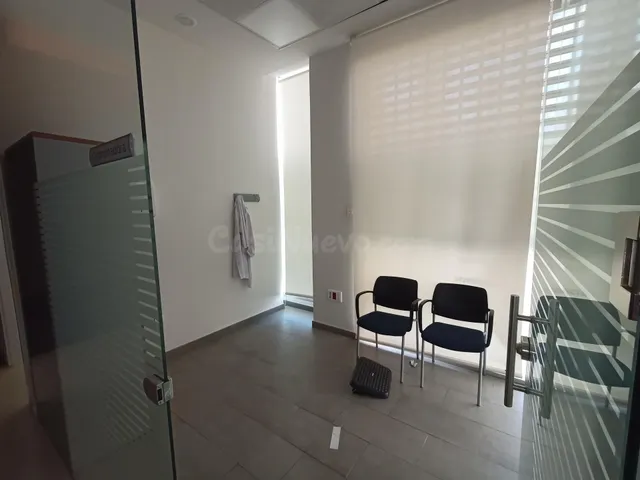 LOCAL COMERCIAL ACONDICIONADO PARA CLÍNICA EN CALLE CONSTANT - foto 5