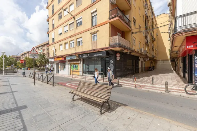 Piso amplio de tres dormitorios en ribera del genil-camino de ronda — 28