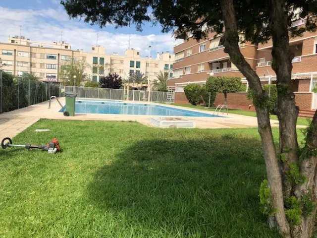 PLAZA DE GARAJE CON TRASTERO DE UNOS 10 metros