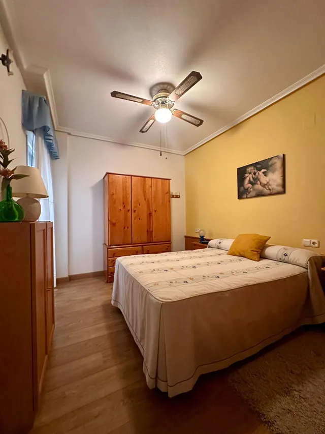 Se vende piso con garaje cerrado y terraza de 10 m2 en Torrevieja — 21