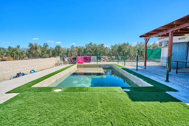 Casa con terreno y piscina en Churriana de la vega — 25