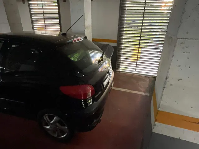 ¡OLVÍDATE DE BUSCAR APARCAMIENTO! PLAZA TOP EN CARRÚS OESTE — 6