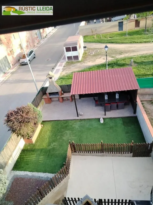 Casa unifamiliar en Mollerussa con gran jardín privado. — 23