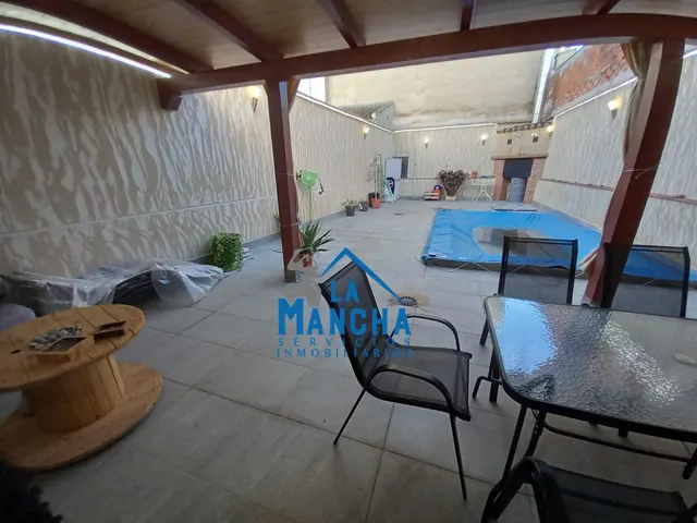 INMOBILIARIA LA MANCHA VENDE CASA BAJA CON TERRAZA Y PISCINA EN MADRIGUERAS ( ALBACETE ). — 13