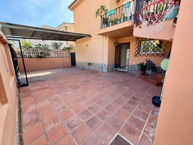 MAGNÍFICO ADOSADO DE 2 DORMITORIOS CON JARDÍN PRIVADO Y PARK - foto 2