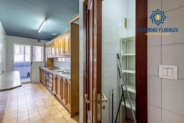 Espacio, luz y comodidad en una vivienda con grandes posibilidades en zona Alcampo — 9