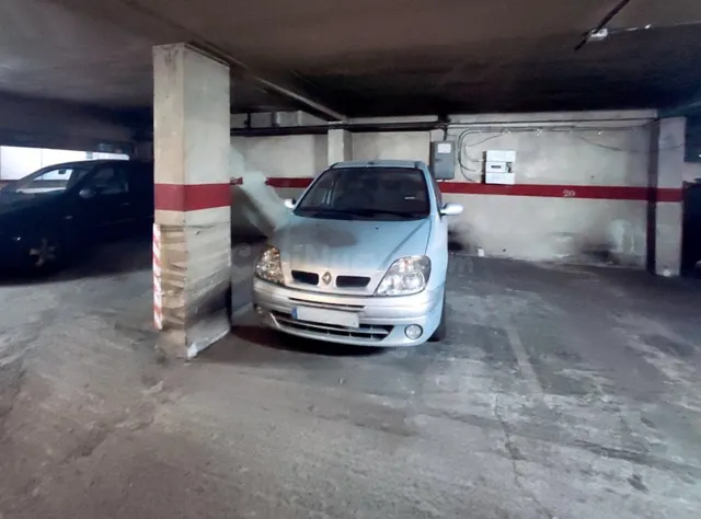 ? Amplio piso de 3 dormitorios con parking — 33