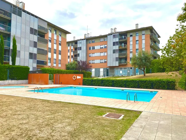 Piso en Venta Exterior con Piscina Comunitaria e Inquilino