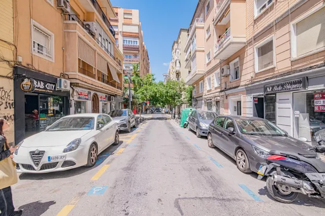 Maravilloso piso en Granada Centro! — 2