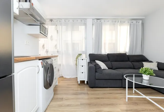 ¡Vive en pleno centro de Granada! Piso de 2 habitaciones con ascensor. — 11