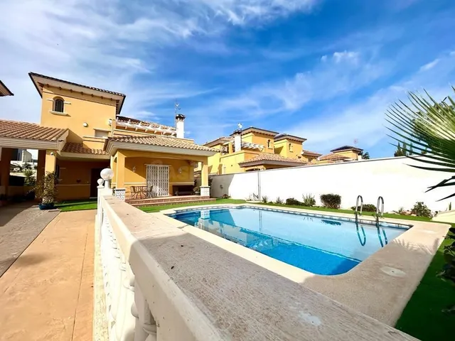 CHALET DE 4 DORMITORIOS 2 BAÑOS EN ORIHUELA COSTA ( LA ZENIA - foto 4
