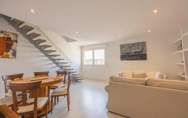 Se Vende Exclusivo ático dúplex reformado y amueblado en Ram - foto 4